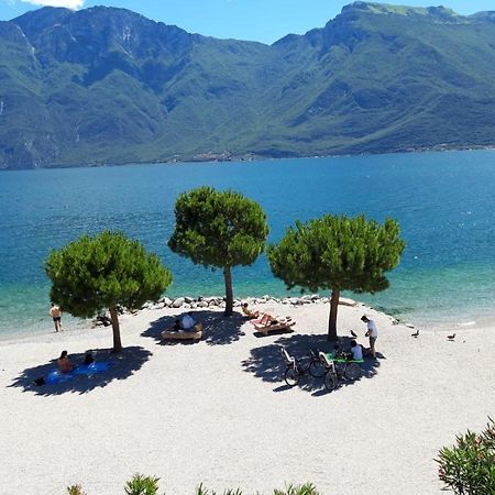 Appartamento Casa Vacanze Spiaggia D'Oro 데센자노델가르다 외부 사진