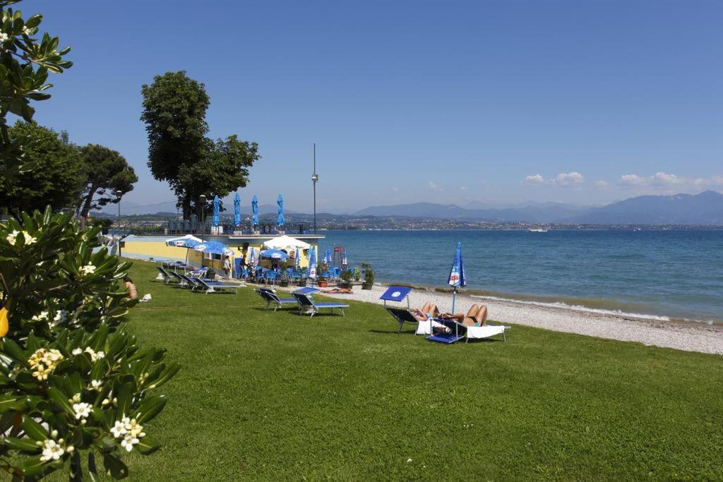 Appartamento Casa Vacanze Spiaggia D'Oro 데센자노델가르다 외부 사진